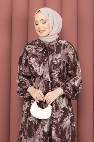 Fular Yakalı Desenli Tesettür Elbise Kahve - Thumbnail