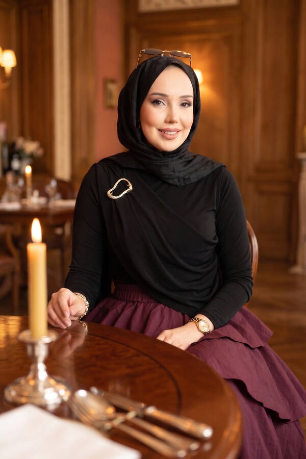 Özk - Gold Broş Detaylı Sandy Body Siyah