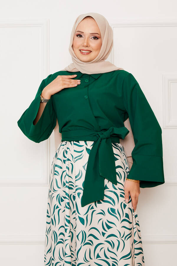Asm - Gömleği Kendinden Kuşaklı Geniş Kol Etekli Takım Zümrüt (1) Asm - Gömleği Kendinden Kuşaklı Geniş Kol Etekli Takım Zümrüt (1)