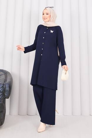 İnci Kelebek Broşlu Tesettür Triko Takım Lacivert - Thumbnail