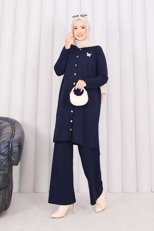 İnci Kelebek Broşlu Tesettür Triko Takım Lacivert - Thumbnail