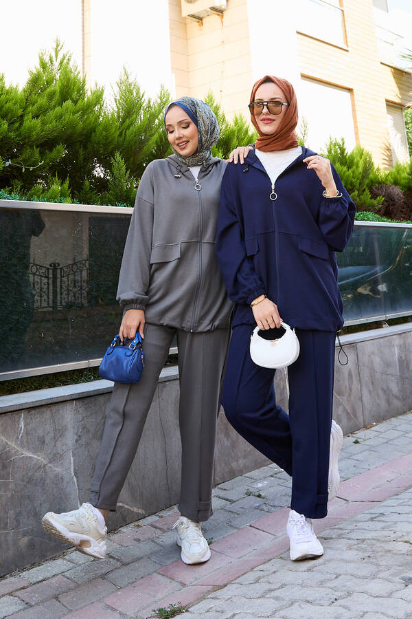 MD - Kapüşon Ve Fermuar Detaylı İkili Oyşo Takım Lacivert (1) MD - Kapüşon Ve Fermuar Detaylı İkili Oyşo Takım Lacivert (1)