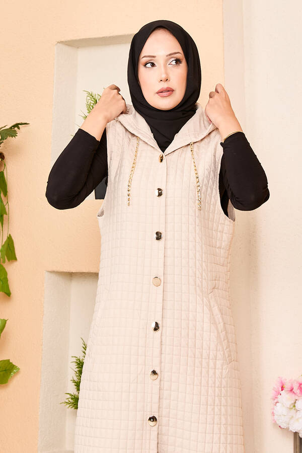 MD - Kapüşonlu Gold Düğme Detaylı Kapitone Yelek Bej (1) MD - Kapüşonlu Gold Düğme Detaylı Kapitone Yelek Bej (1)