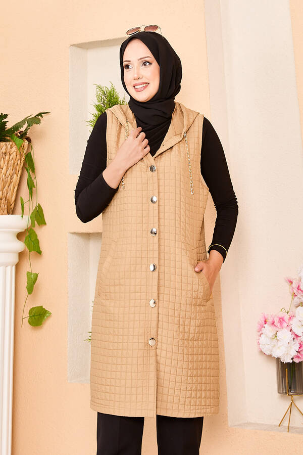 MD - Kapüşonlu Gold Düğme Detaylı Kapitone Yelek Camel (1) MD - Kapüşonlu Gold Düğme Detaylı Kapitone Yelek Camel (1)