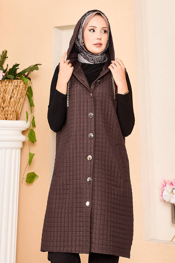 MD - Kapüşonlu Gold Düğme Detaylı Kapitone Yelek Kahve (1) MD - Kapüşonlu Gold Düğme Detaylı Kapitone Yelek Kahve (1)