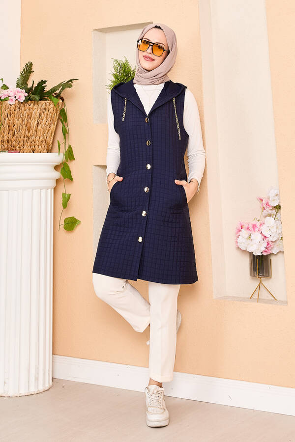 MD - Kapüşonlu Gold Düğme Detaylı Kapitone Yelek Lacivert (1) MD - Kapüşonlu Gold Düğme Detaylı Kapitone Yelek Lacivert (1)