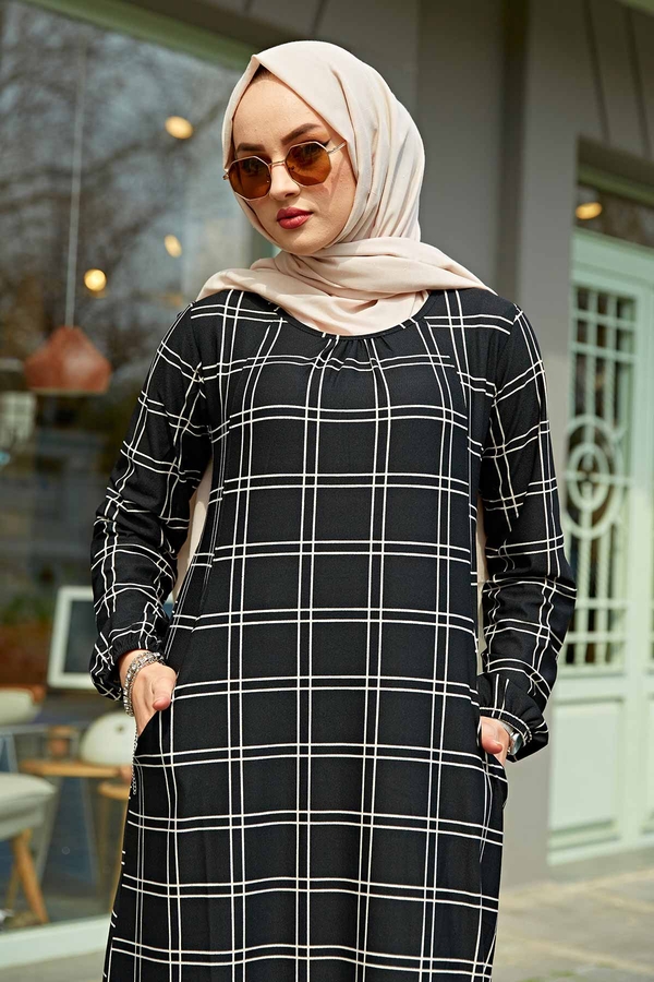 FRZ - Kare Desenli Tesettür Elbise 370FRZ17646 Siyah Beyaz (1)