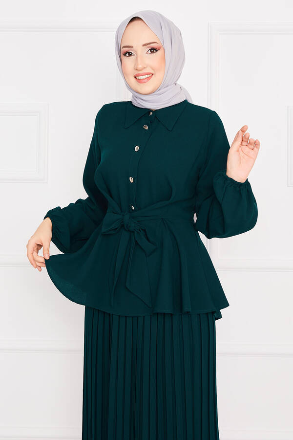 MD - Kendinden Kuşaklı Piliseli Tesettür Takım Petrol (1) MD - Kendinden Kuşaklı Piliseli Tesettür Takım Petrol (1)