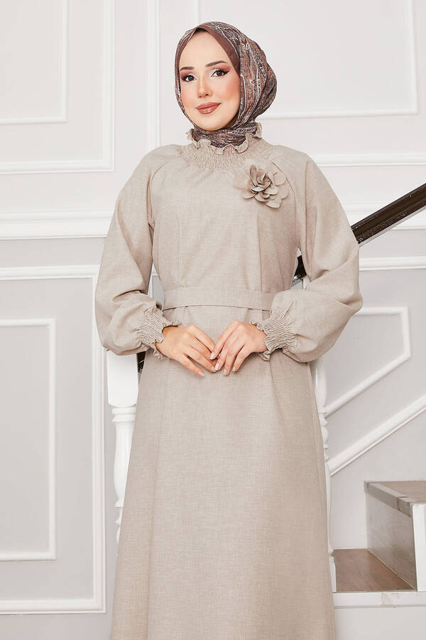 Zmr - Kolları Gipeli Gül Broşlu Tesettür Elbise Taş (1) Zmr - Kolları Gipeli Gül Broşlu Tesettür Elbise Taş (1)