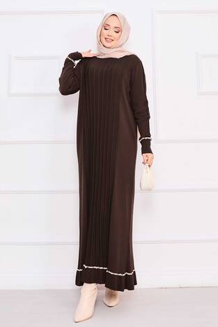 Manşeti Ve Eteği Taş İşlemeli Tesettür Triko Elbise Kahve