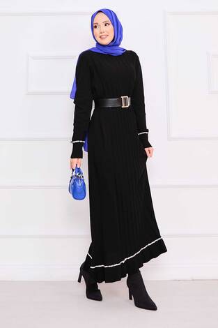 Manşeti Ve Eteği Taş İşlemeli Tesettür Triko Elbise Siyah - Thumbnail