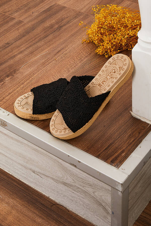 009Srç - Motif Detaylı Hasır Terlik Siyah (1)