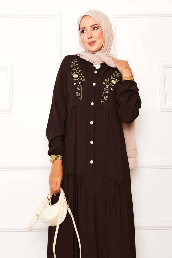 Azr - Nakış Detaylı Yarım Düğmeli Elbise Kahve (1) Azr - Nakış Detaylı Yarım Düğmeli Elbise Kahve (1)