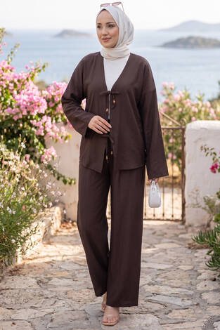Önden Bağcık Detaylı Pantolonlu İkili Takım Kahve