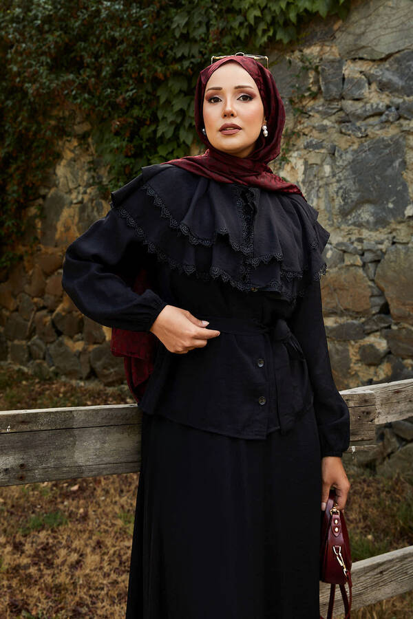 MD - Önü Allerli Güpür Detaylı Etekli Takım Siyah (1) MD - Önü Allerli Güpür Detaylı Etekli Takım Siyah (1)