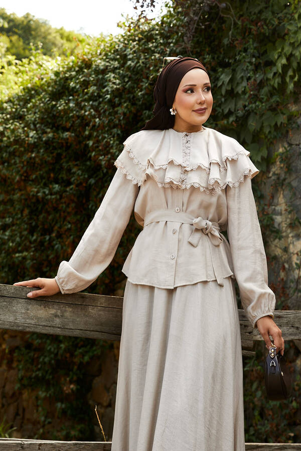 MD - Önü Allerli Güpür Detaylı Etekli Takım Vizon (1) MD - Önü Allerli Güpür Detaylı Etekli Takım Vizon (1)