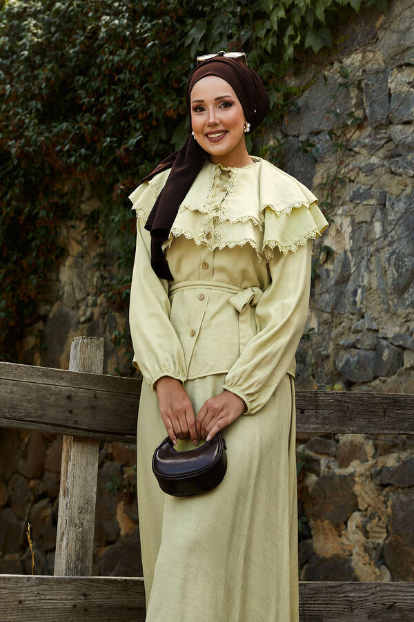 MD - Önü Allerli Güpür Detaylı Etekli Takım Yağ Yeşil (1) MD - Önü Allerli Güpür Detaylı Etekli Takım Yağ Yeşil (1)