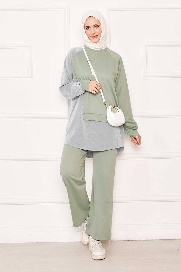 CVN - Önü Asimetrik Çizgi Garnili İkili Takım Su Yeşili