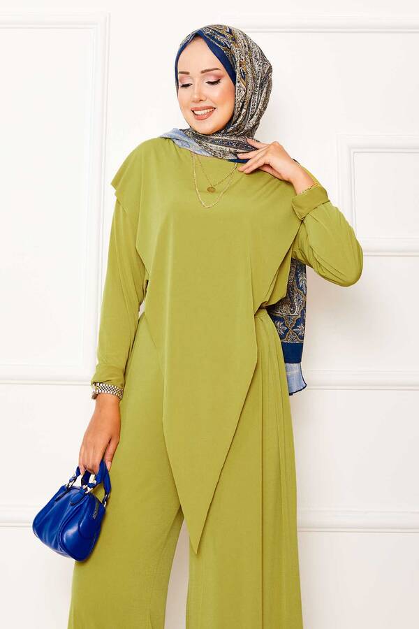 Özk - Önü Asimetrik Detaylı Sandy İkili Takım Yağ Yeşil (1) Özk - Önü Asimetrik Detaylı Sandy İkili Takım Yağ Yeşil (1)