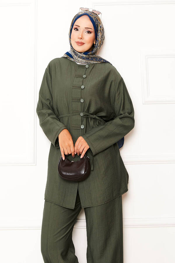 MD - Önü Brit Detaylı Beli Seyyar Bağcıklı İkili Takım Haki (1)