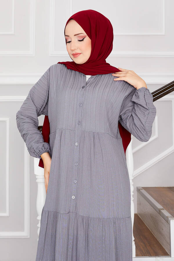 Asm - Önü Düğmeli Kat Kat Tesettür Elbise Gri (1) Asm - Önü Düğmeli Kat Kat Tesettür Elbise Gri (1)