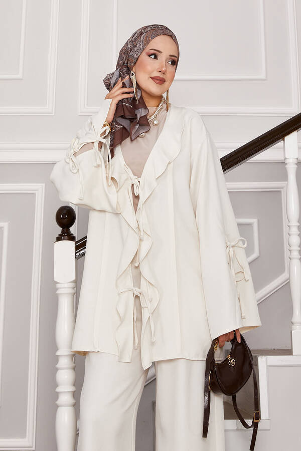 Kap - Önü Ve Kolları Bağcık Detaylı İkili Takım Krem (1) Kap - Önü Ve Kolları Bağcık Detaylı İkili Takım Krem (1)