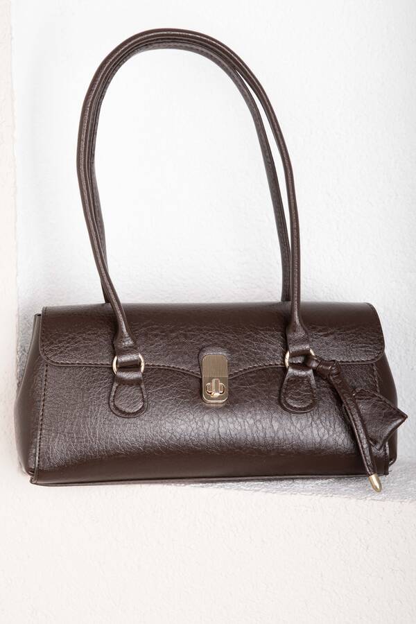 Dmç - Retro Kilit Detaylı Baget Çanta Kahve