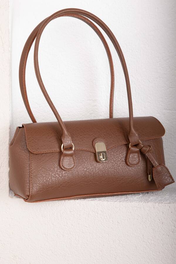 Dmç - Retro Kilit Detaylı Baget Çanta Taba