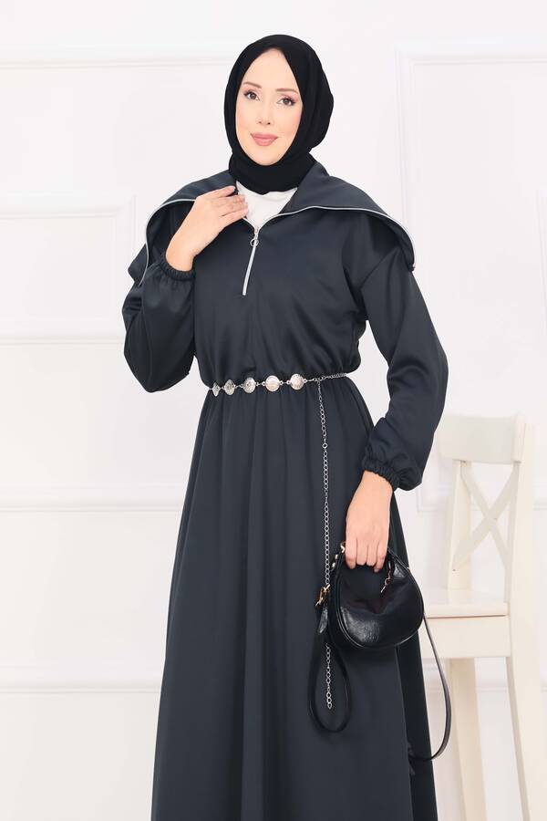 Efl - Şal Yaka Beli Büzgülü Zincir Kemerli Tesettür Elbise Füme (1)