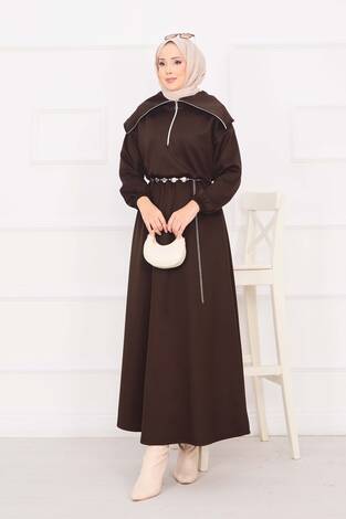 Şal Yaka Beli Büzgülü Zincir Kemerli Tesettür Elbise Kahve - Thumbnail