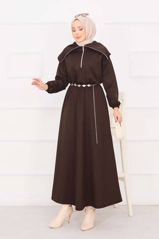 Şal Yaka Beli Büzgülü Zincir Kemerli Tesettür Elbise Kahve - Thumbnail