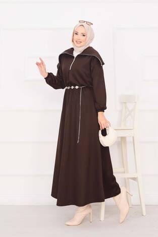 Şal Yaka Beli Büzgülü Zincir Kemerli Tesettür Elbise Kahve - Thumbnail
