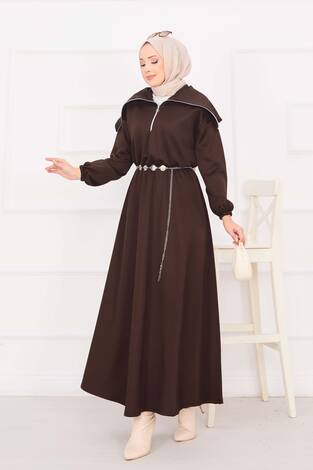 Şal Yaka Beli Büzgülü Zincir Kemerli Tesettür Elbise Kahve - Thumbnail
