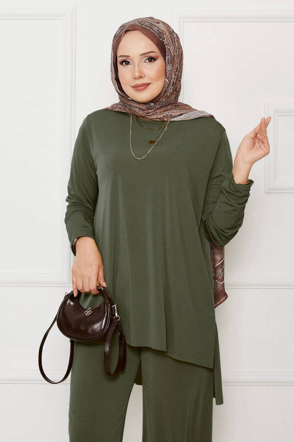 Özk - Salaş Rahat Kalıp İkili Sandy Takım Koyu Haki (1) Özk - Salaş Rahat Kalıp İkili Sandy Takım Koyu Haki (1)