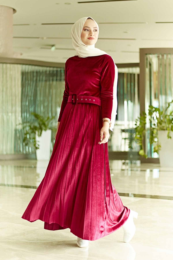 Piliseli Kadife Tesettür Elbise 8797-2 Bordo Piliseli Kadife Tesettür Elbise 8797-2 Bordo