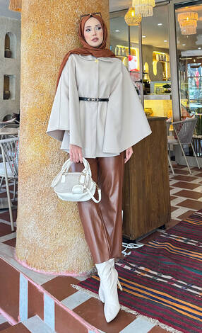 Seyyar Kemerli Düğme Detaylı Tesettür Kaşe Panço Bej