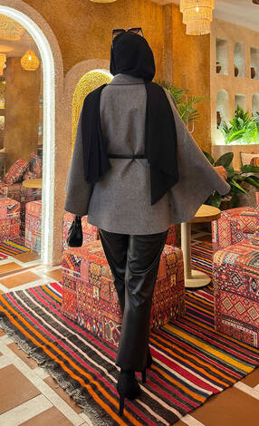 Seyyar Kemerli Düğme Detaylı Tesettür Kaşe Panço Gri - Thumbnail