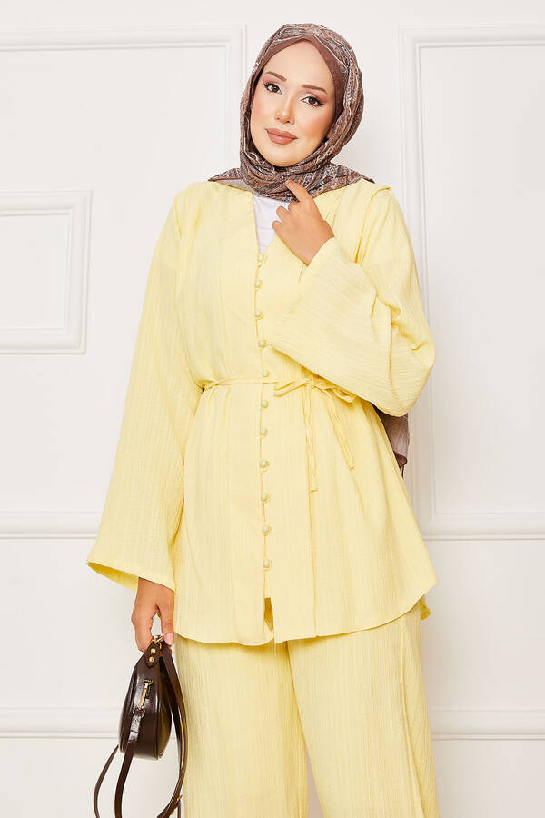 Mat - Seyyar Kuşaklı Brit Düğmeli İkili Takım Sarı (1) Mat - Seyyar Kuşaklı Brit Düğmeli İkili Takım Sarı (1)