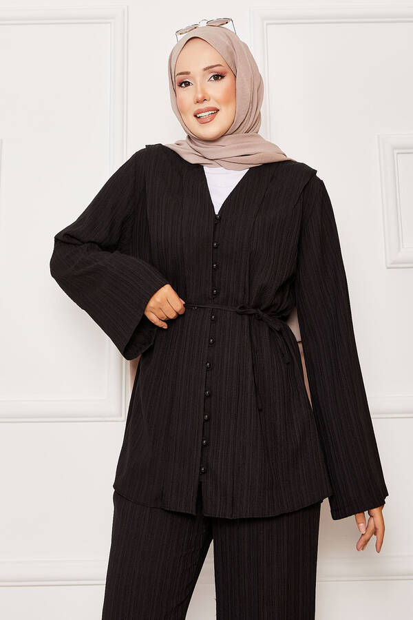 Mat - Seyyar Kuşaklı Brit Düğmeli İkili Takım Siyah (1) Mat - Seyyar Kuşaklı Brit Düğmeli İkili Takım Siyah (1)