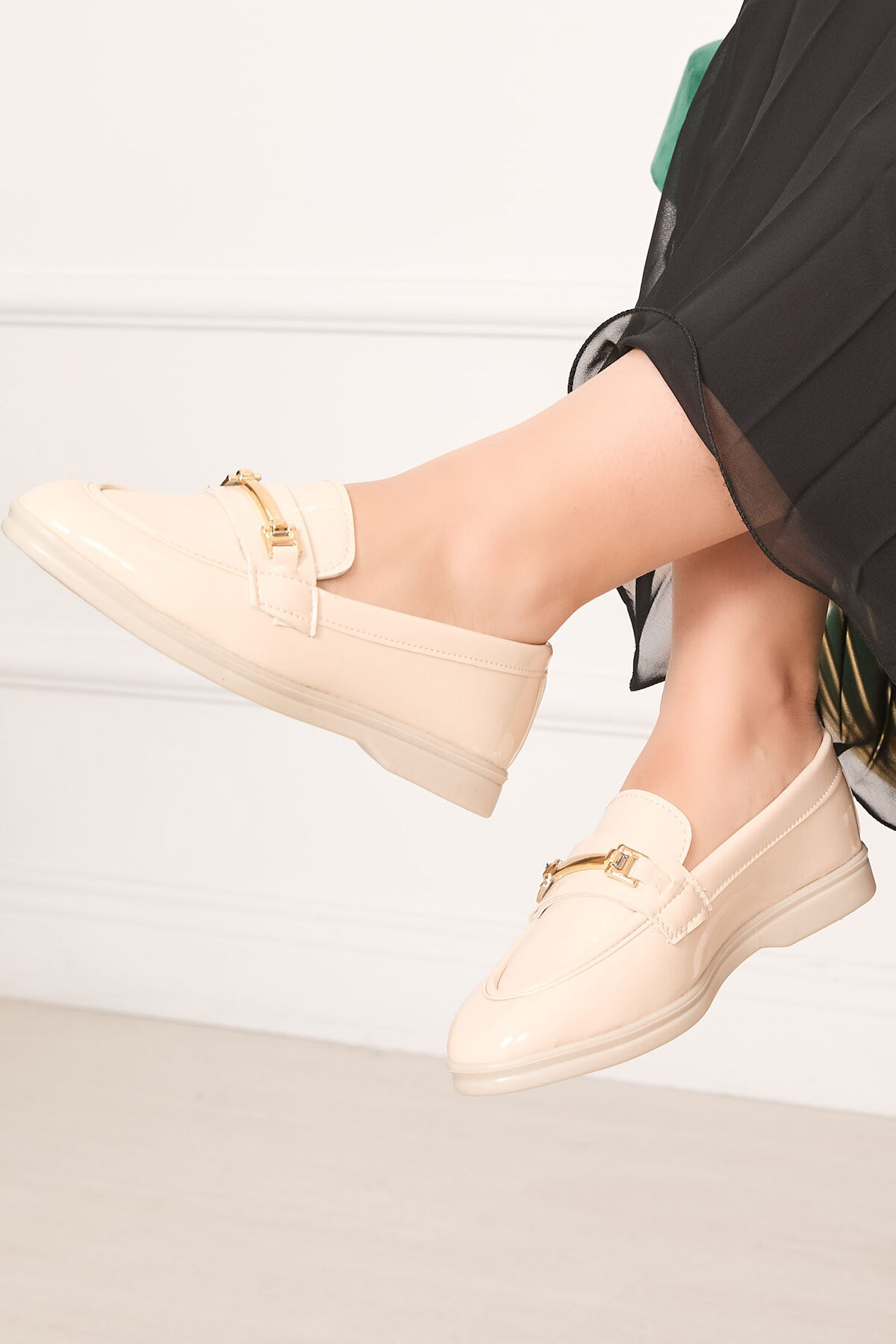 Şık Metal Tokalı Klasik Loafer Ayakkabı Bej Şık Metal Tokalı Klasik Loafer Ayakkabı Bej