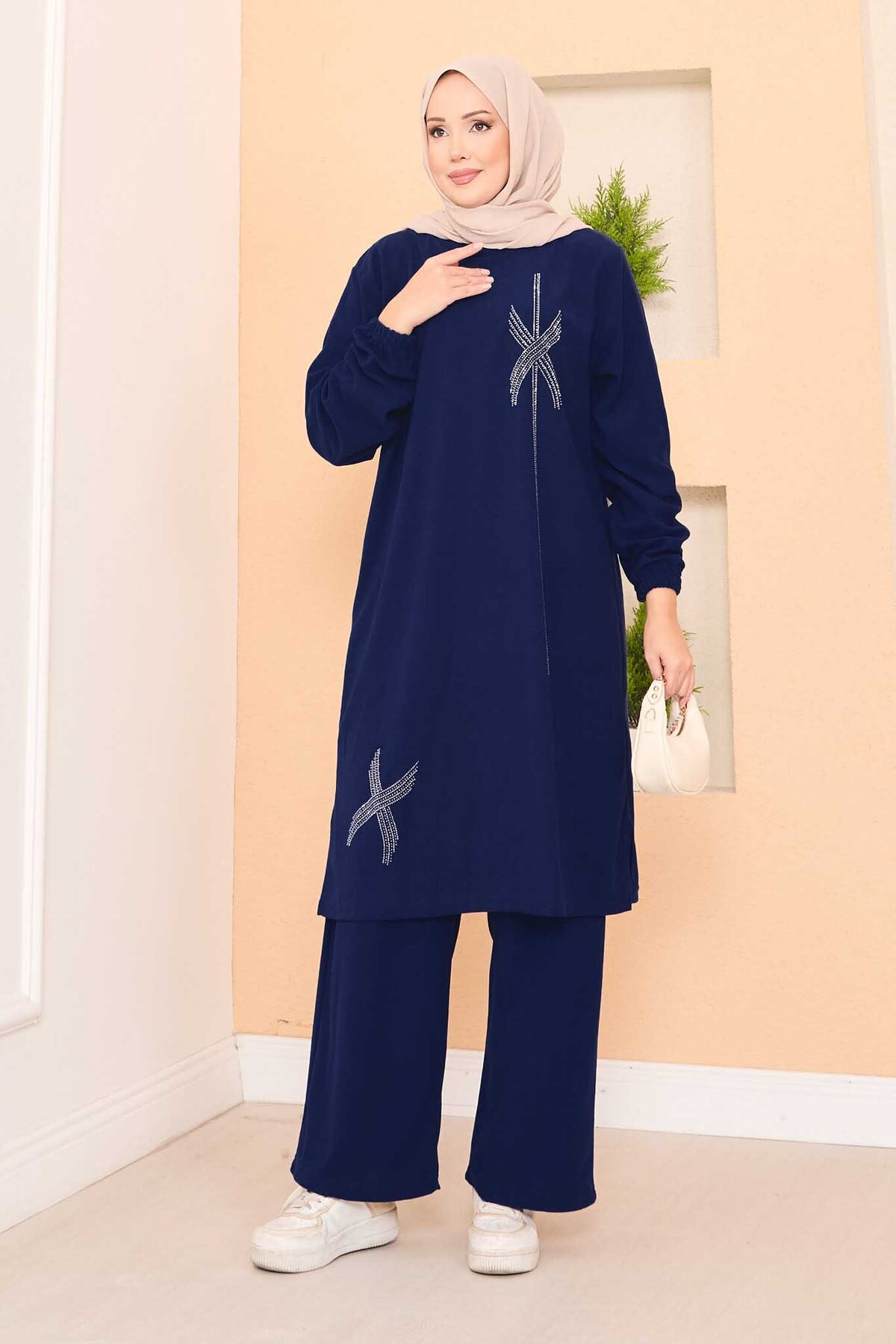 Stilize Taş Desenli Mini Yırtmaçlı Tesettür Takım Saks Stilize Taş Desenli Mini Yırtmaçlı Tesettür Takım Saks