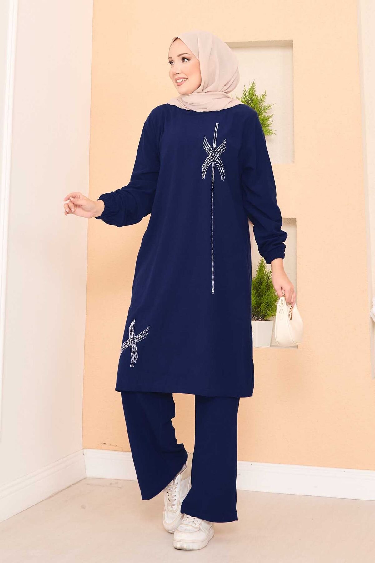 Stilize Taş Desenli Mini Yırtmaçlı Tesettür Takım Saks Stilize Taş Desenli Mini Yırtmaçlı Tesettür Takım Saks