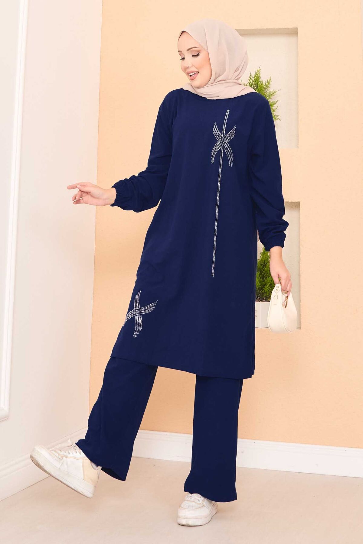 Stilize Taş Desenli Mini Yırtmaçlı Tesettür Takım Saks Stilize Taş Desenli Mini Yırtmaçlı Tesettür Takım Saks