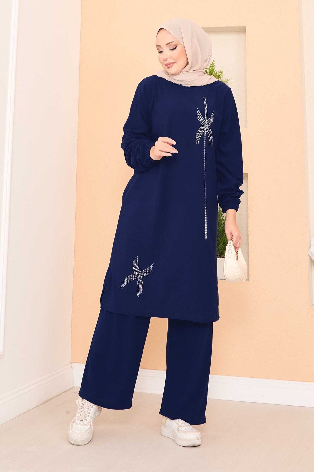 Stilize Taş Desenli Mini Yırtmaçlı Tesettür Takım Saks Stilize Taş Desenli Mini Yırtmaçlı Tesettür Takım Saks