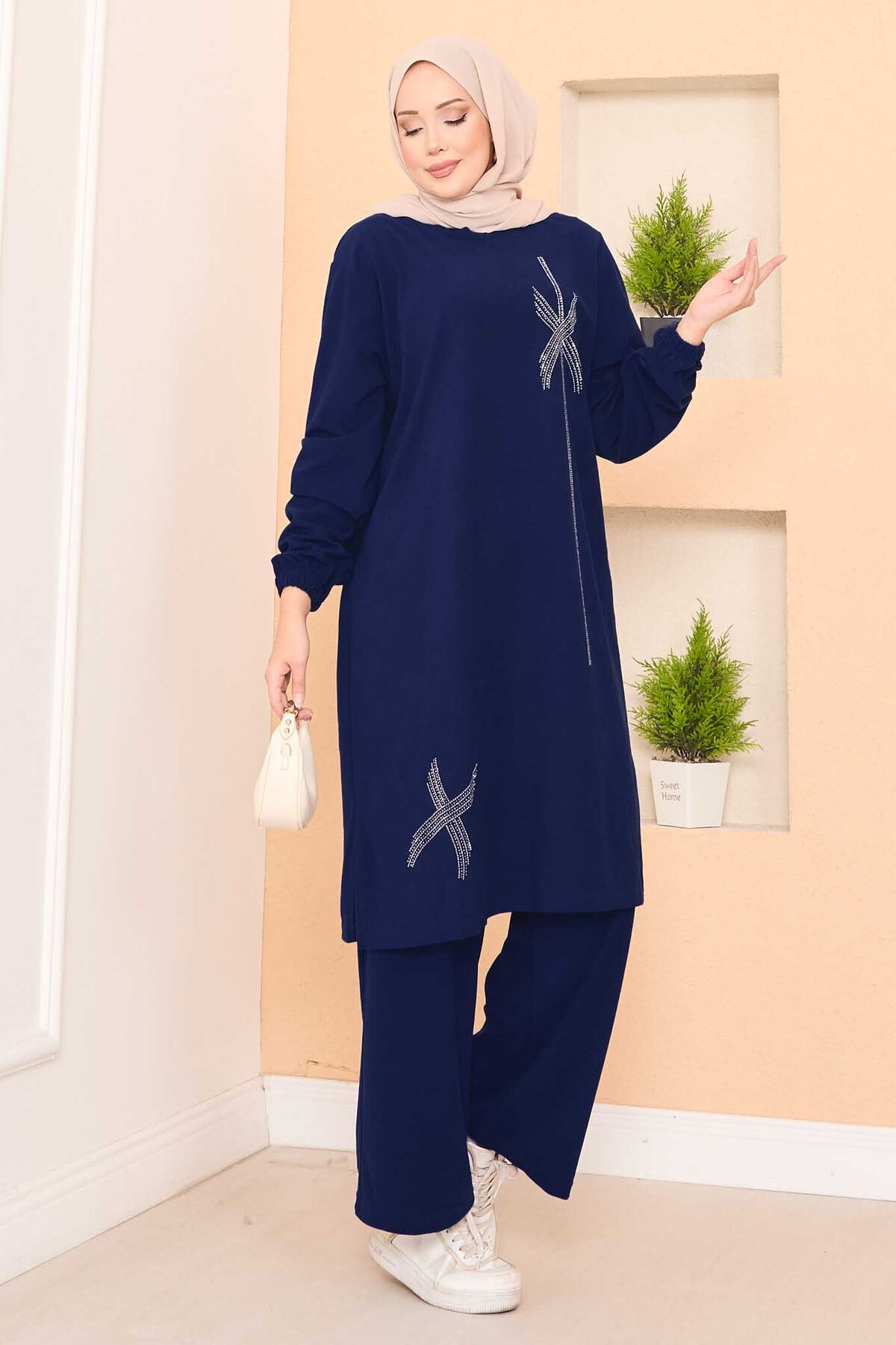 Stilize Taş Desenli Mini Yırtmaçlı Tesettür Takım Saks Stilize Taş Desenli Mini Yırtmaçlı Tesettür Takım Saks