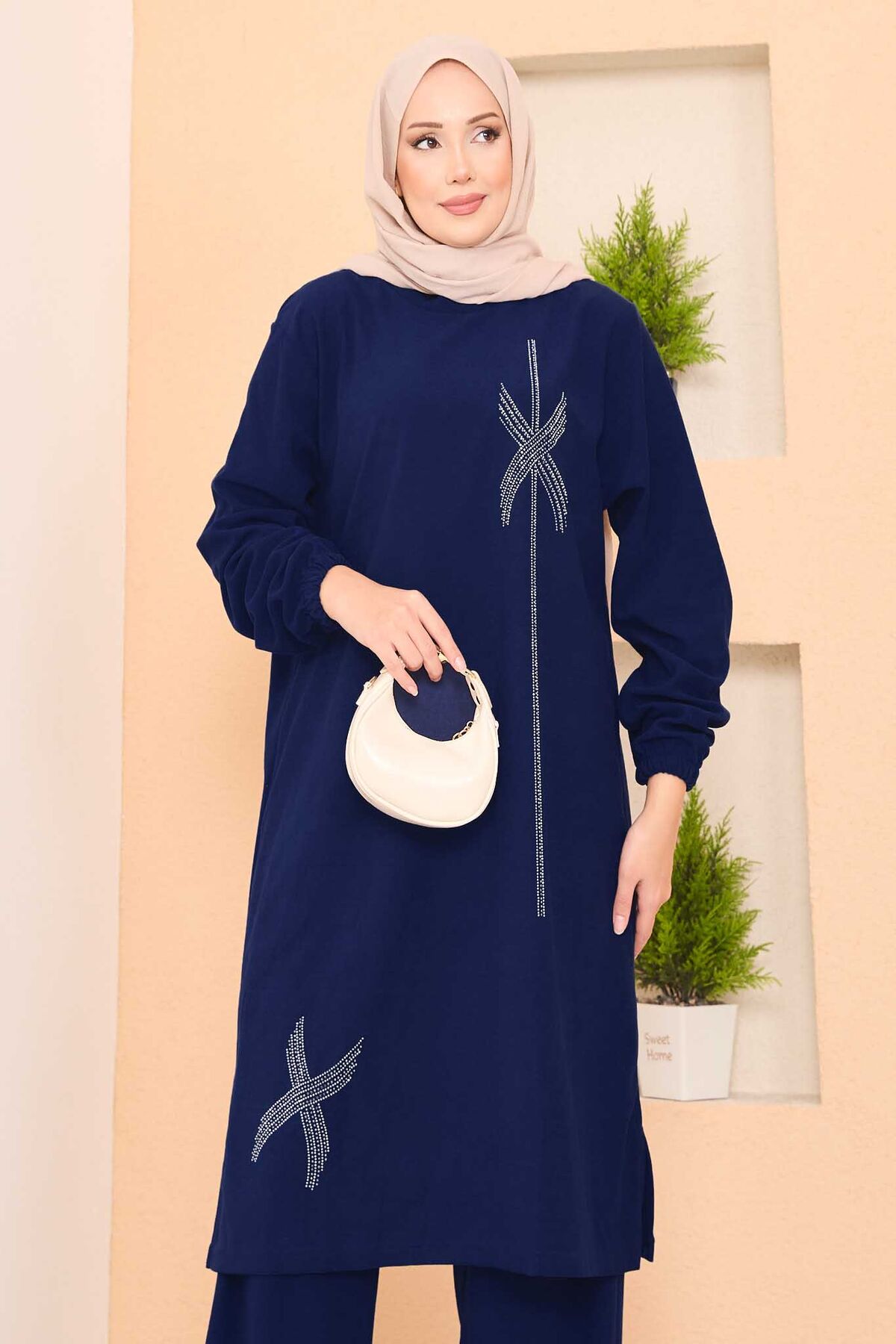 Stilize Taş Desenli Mini Yırtmaçlı Tesettür Takım Saks Stilize Taş Desenli Mini Yırtmaçlı Tesettür Takım Saks