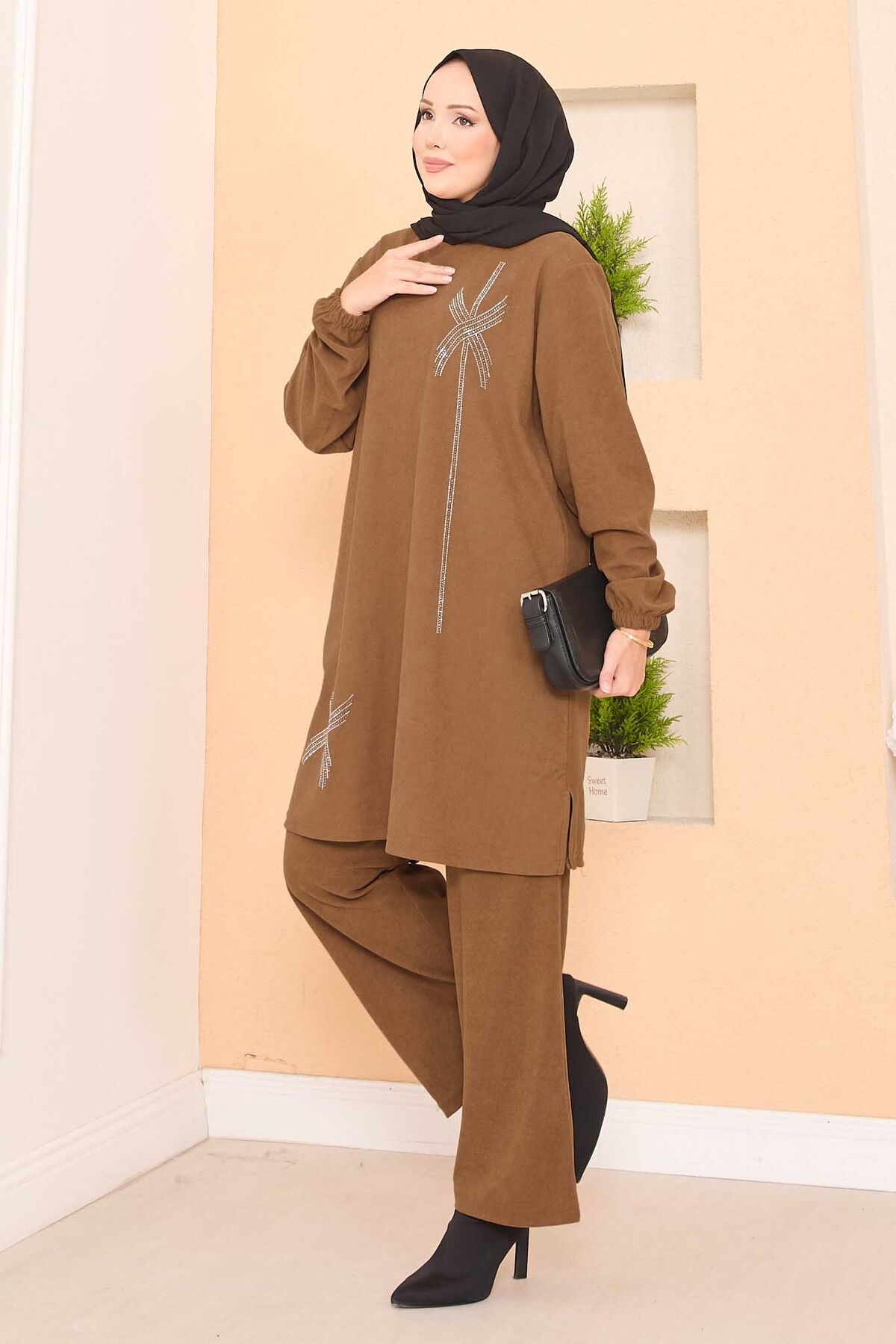 Stilize Taş Desenli Mini Yırtmaçlı Tesettür Takım Taba Stilize Taş Desenli Mini Yırtmaçlı Tesettür Takım Taba