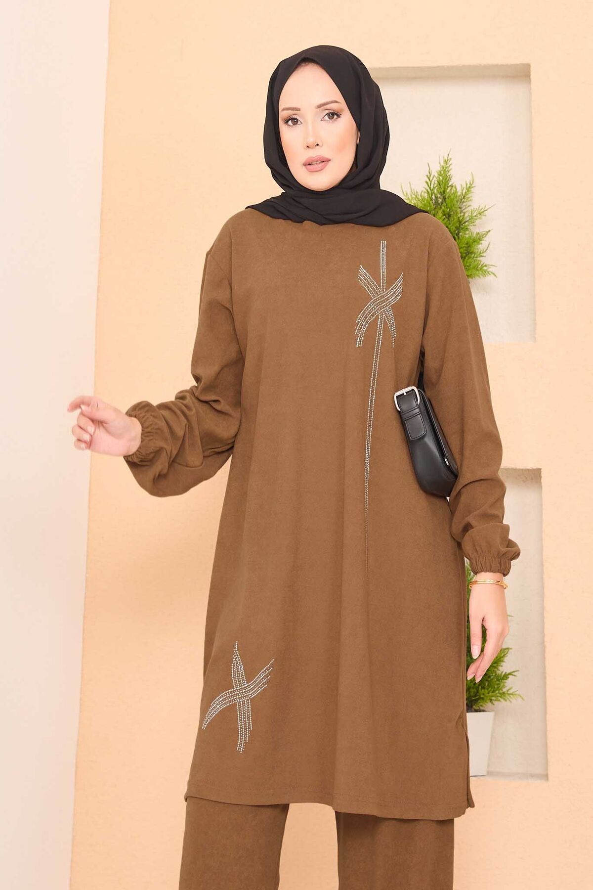 Stilize Taş Desenli Mini Yırtmaçlı Tesettür Takım Taba Stilize Taş Desenli Mini Yırtmaçlı Tesettür Takım Taba