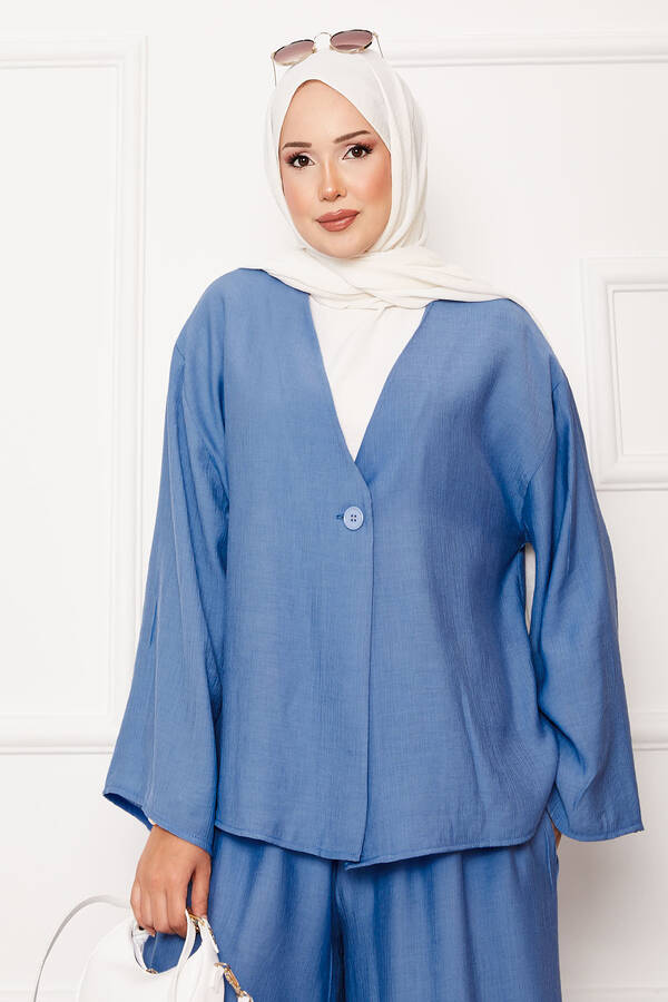 MD - Tek Düğme Detaylı Salaş İkili Takım Mavi (1) MD - Tek Düğme Detaylı Salaş İkili Takım Mavi (1)