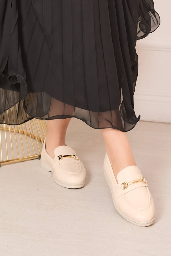 Toka Detaylı Loafer Ayakkabı Bej Toka Detaylı Loafer Ayakkabı Bej